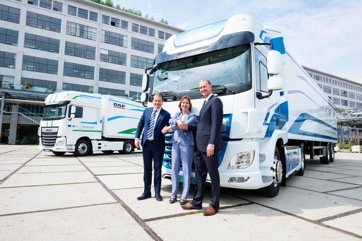 VDL Groep und DAF präsentieren E-Truck